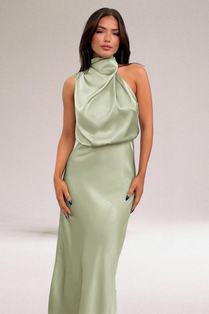 Élodie - Glamorous satin dress with halter neck.