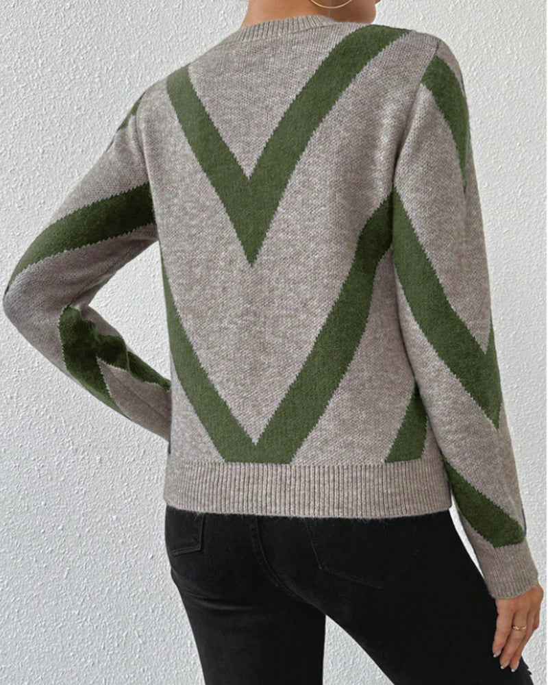 Sweater with Geometric Pattern and Round Neck Features