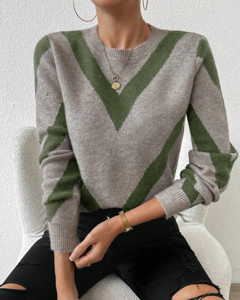 Sweater with Geometric Pattern and Round Neck Features