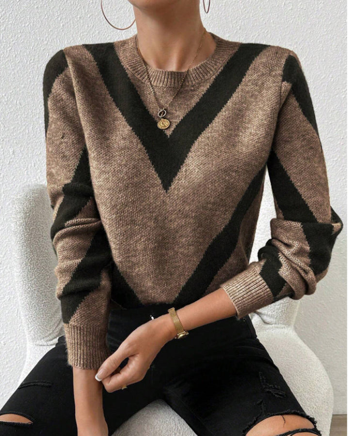 Sweater with Geometric Pattern and Round Neck Features