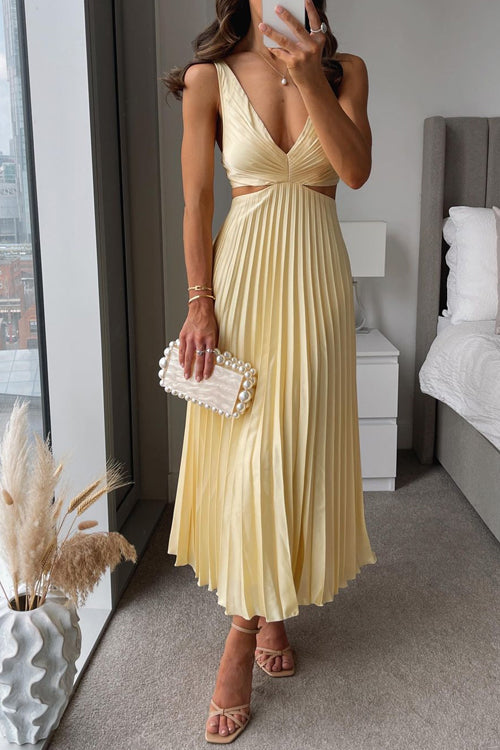 Iyla – Elegant Chic Pleated Dress