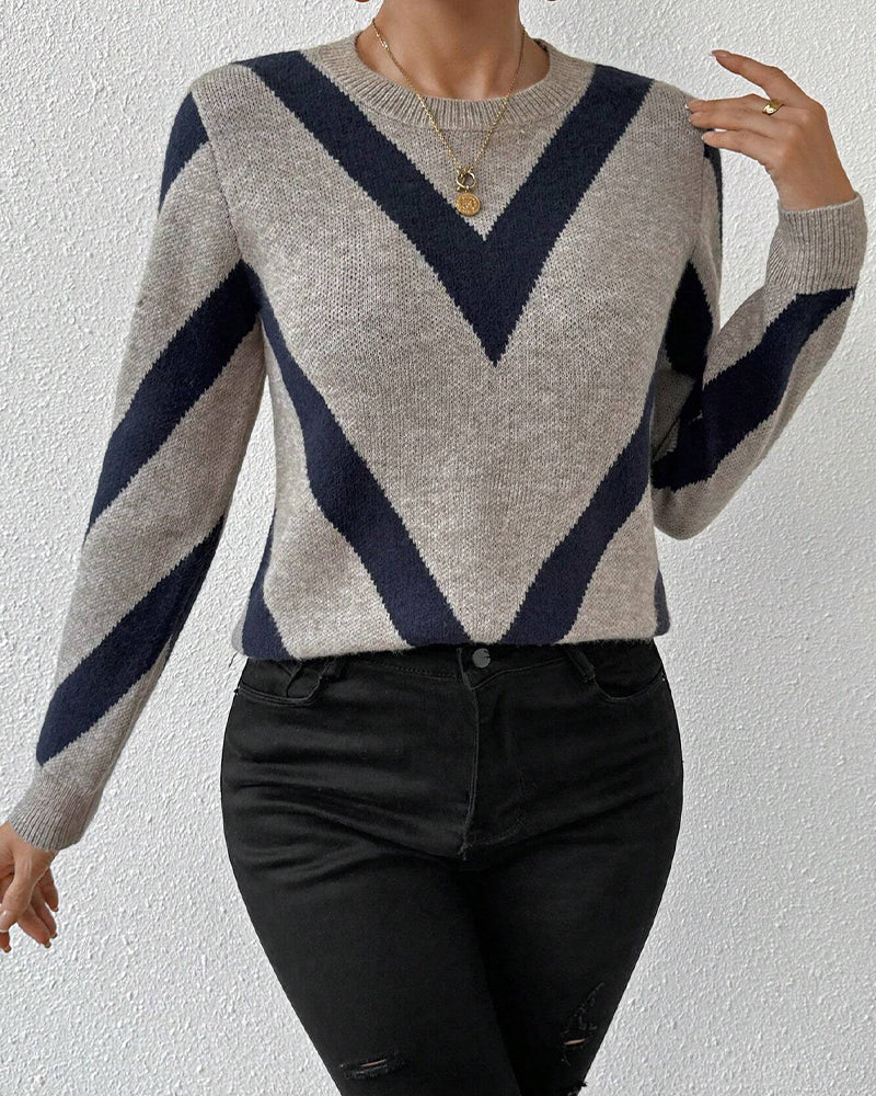 Sweater with Geometric Pattern and Round Neck Features