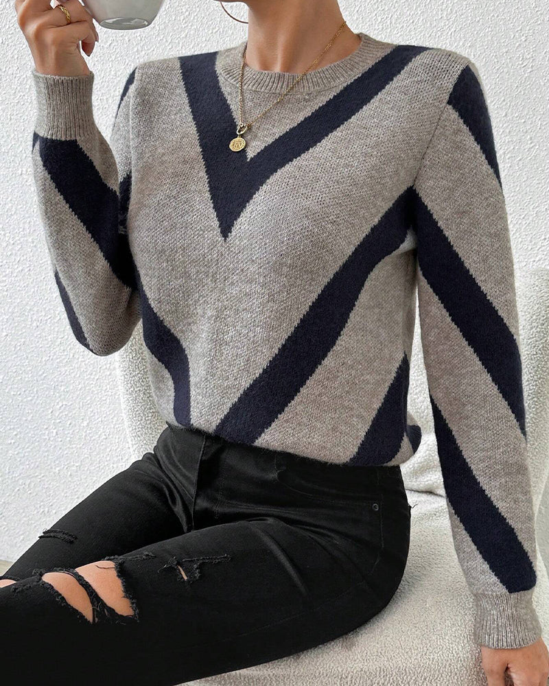 Sweater with Geometric Pattern and Round Neck Features