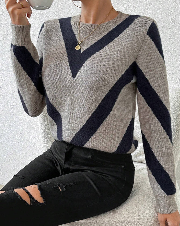 Sweater with Geometric Pattern and Round Neck Features