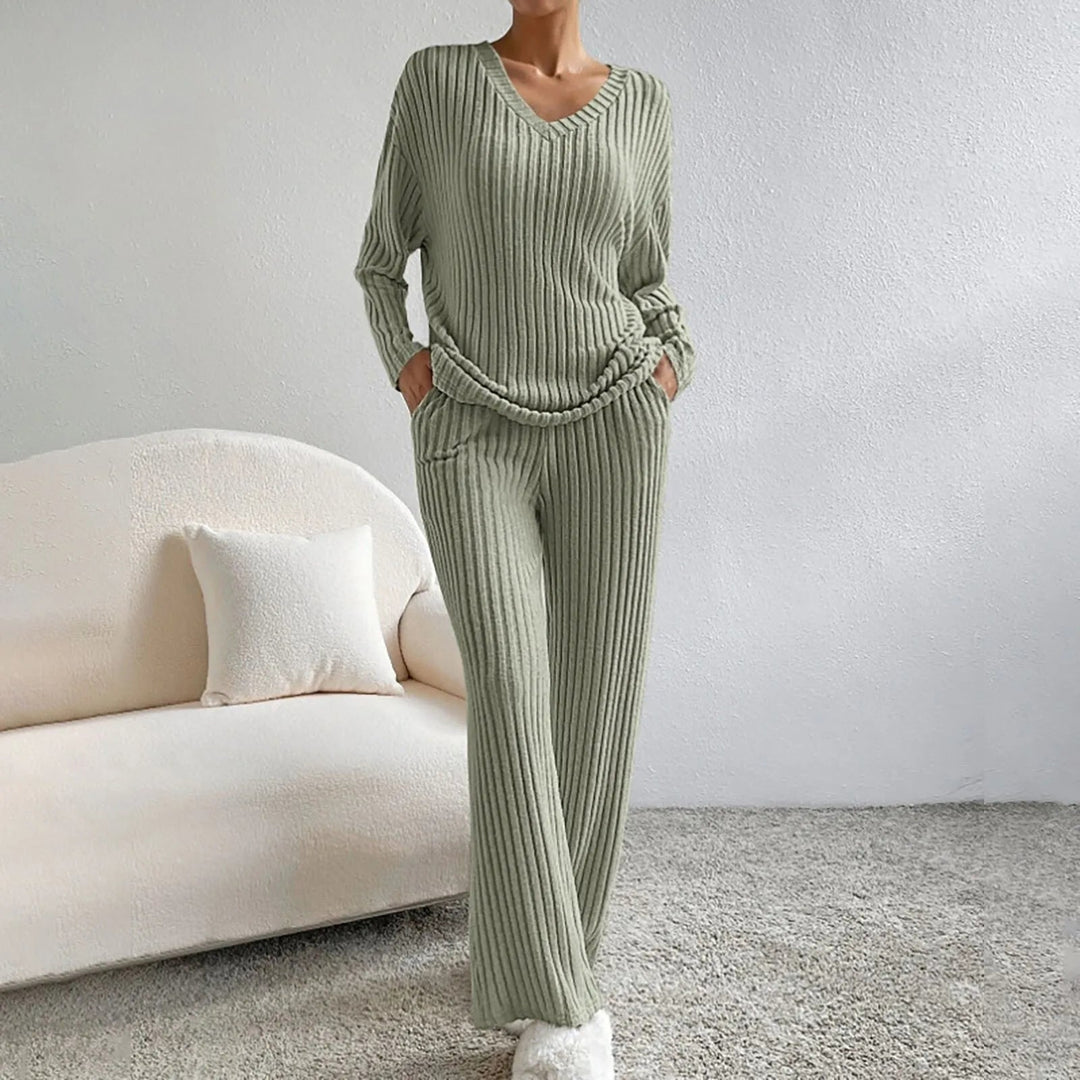 CALYNTHA – V-NECK KNIT TWO-PIECE SET