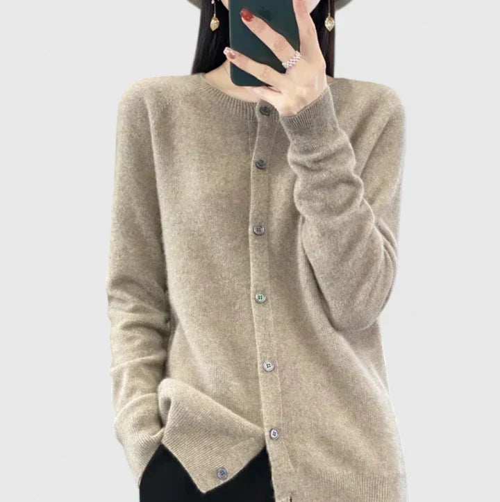 Sarah - Comfortable Cardigan
