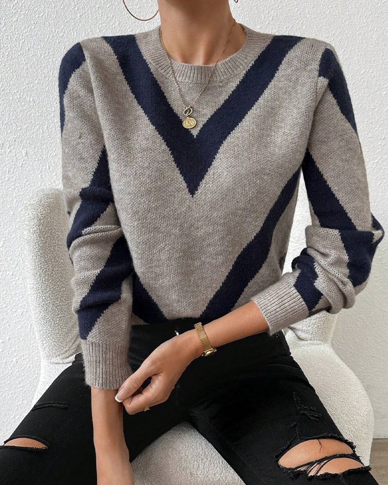 Sweater with Geometric Pattern and Round Neck Features
